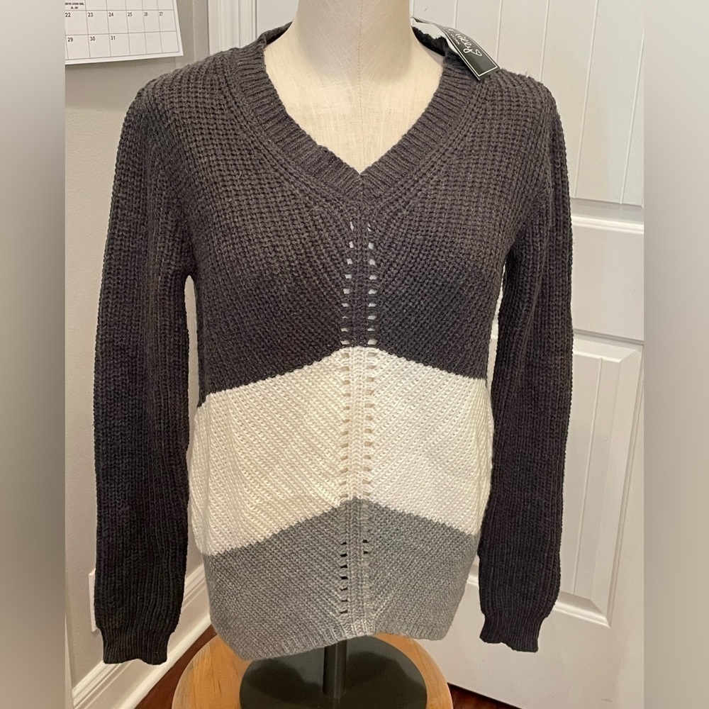 Just Polly & Esther wide strip cable knit Color Block Sweater M gray off white